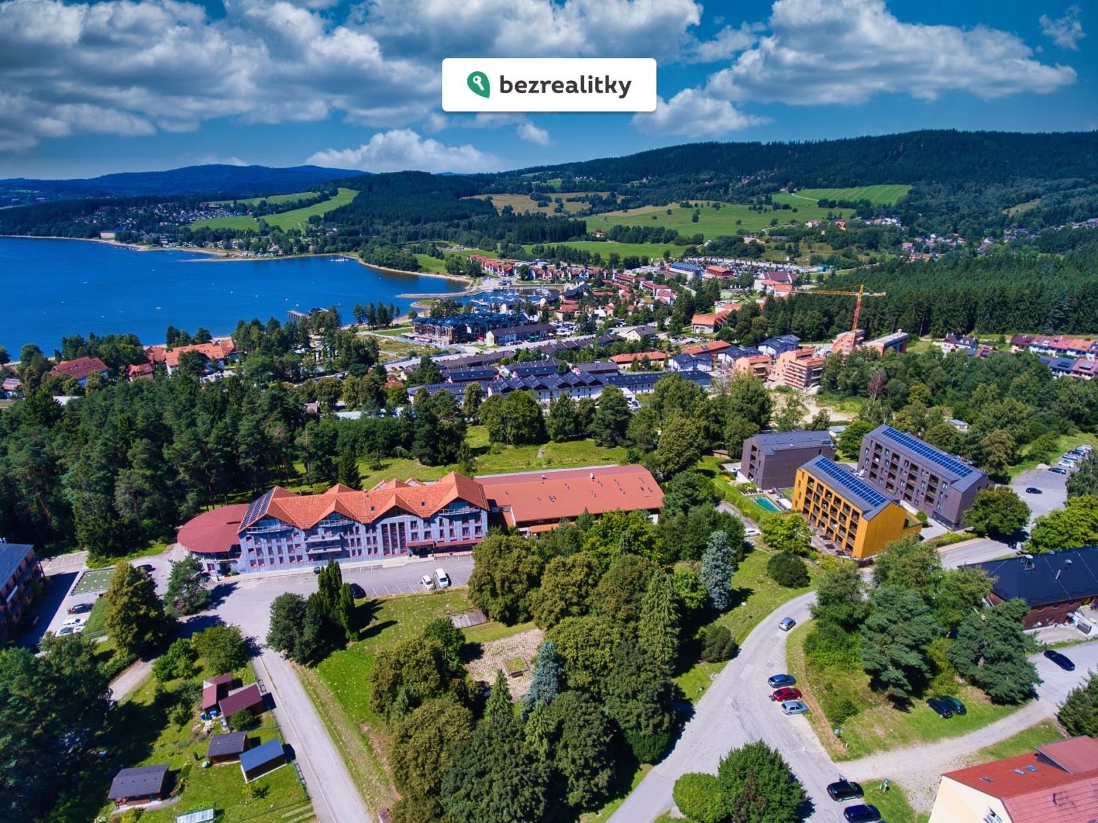 1770814656-izskyljqhy-dron-canada-jezero