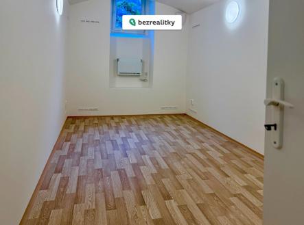 1763049193-qoavrkztjh-img-0041