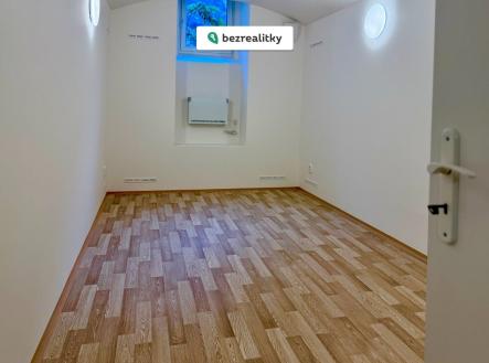 1763049193-qoavrkztjh-img-0041