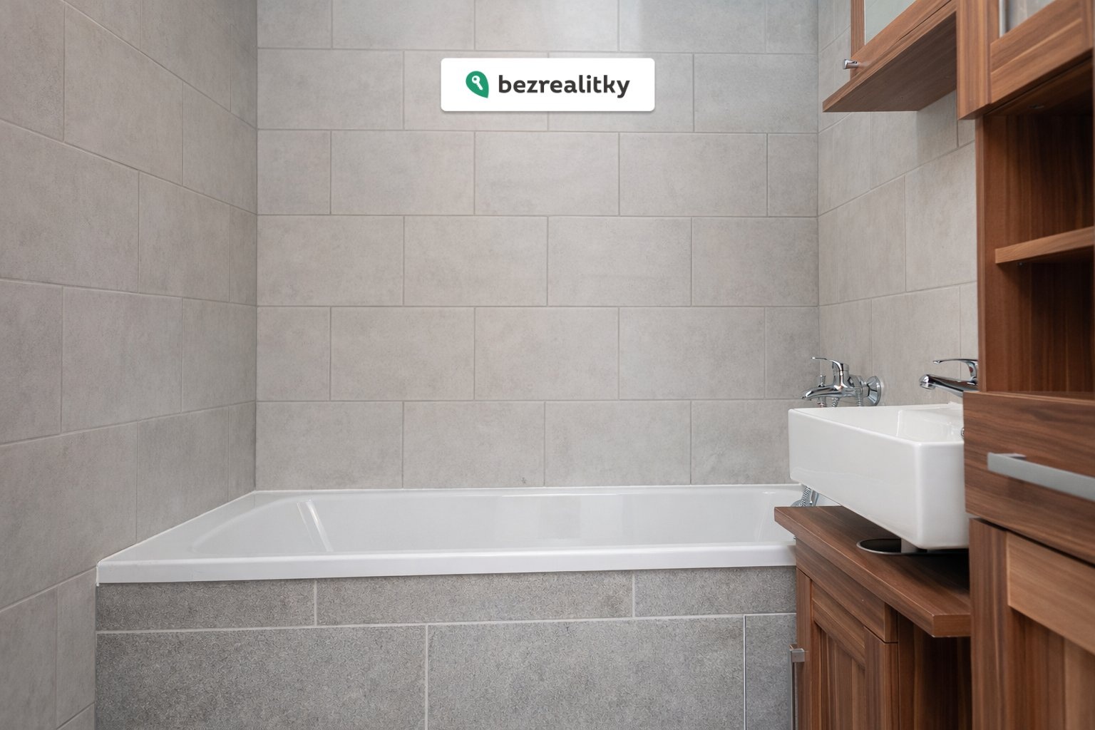 1771944100-zimpehpcbv-02