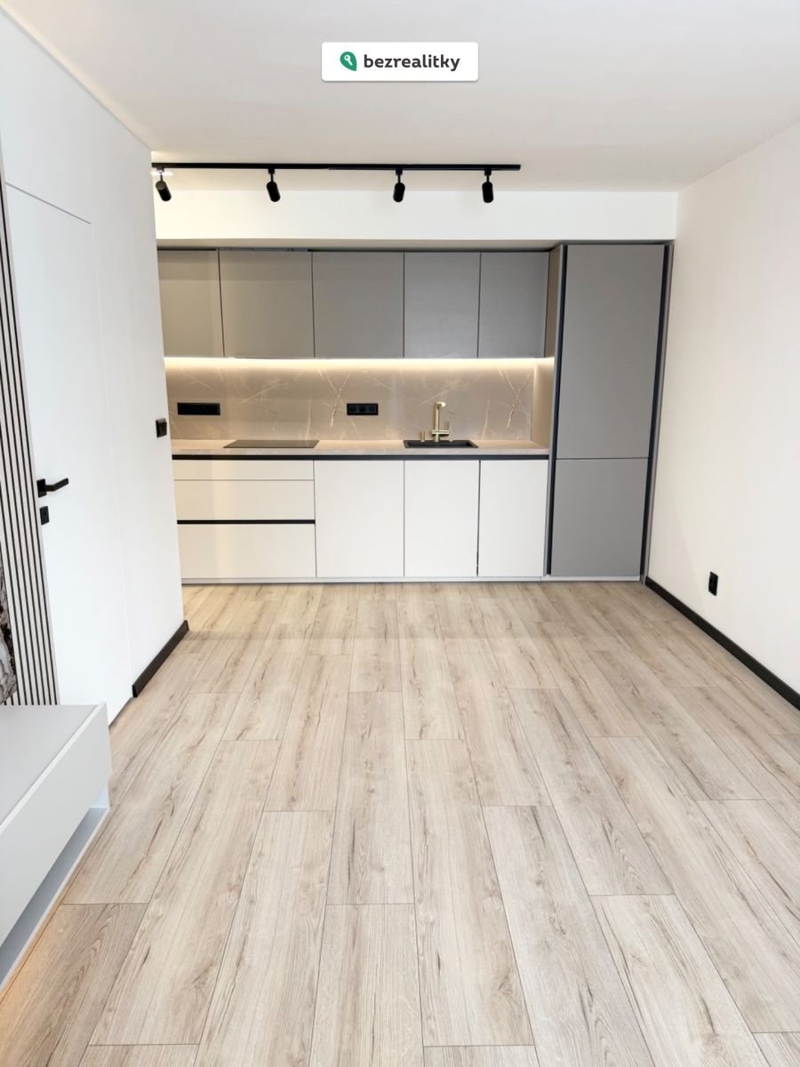 1776587643-hvldjknpiv-img-2051