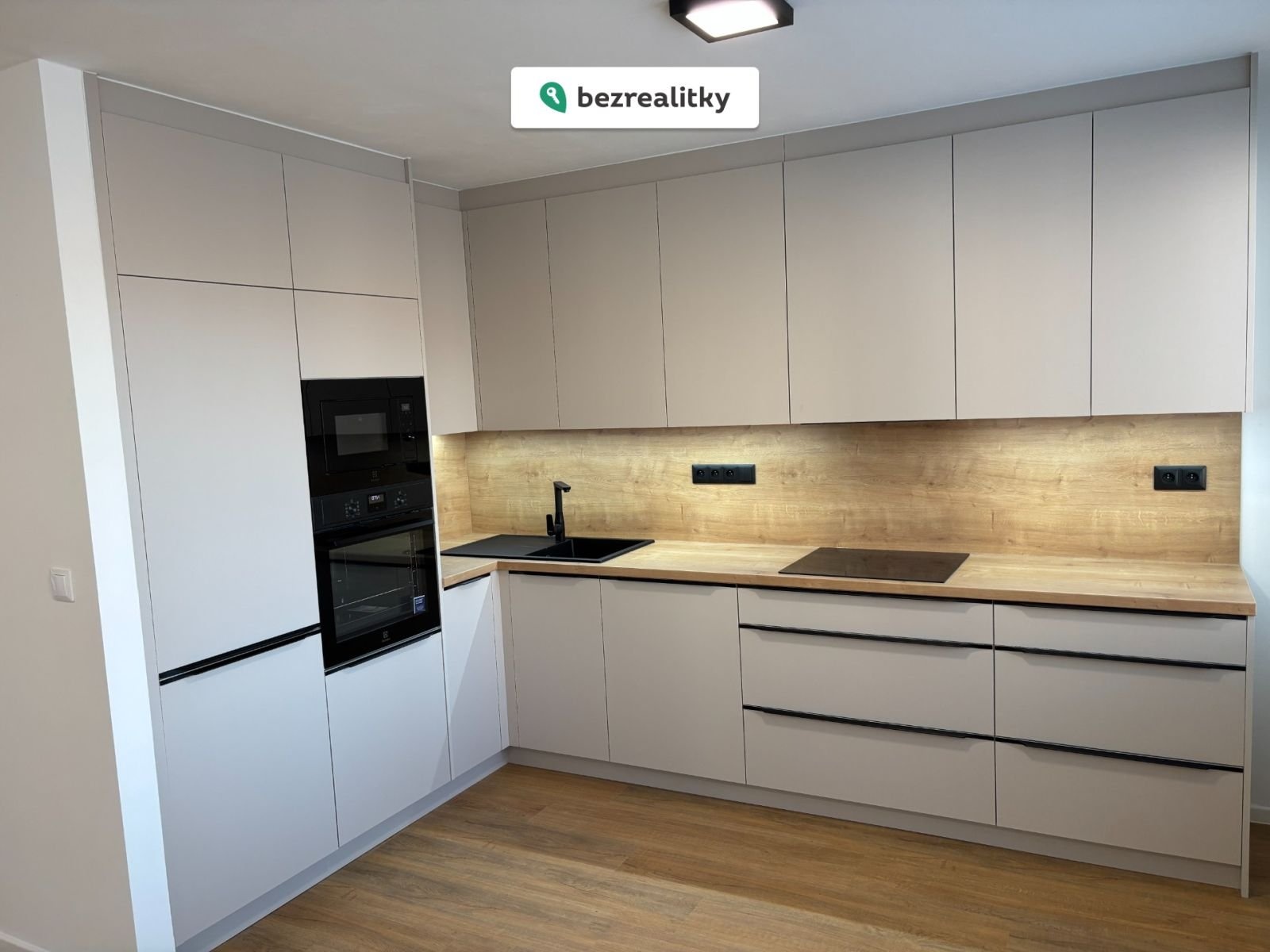 1773920407-qwudveoywd-img-2700