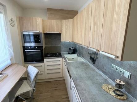 1774467653-omlvomalbj-img-3886