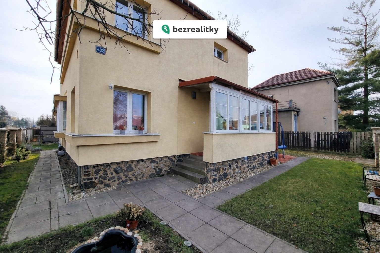 1774962952-ttkynjzzwm-stonework-foundation-and-tidy-exterior