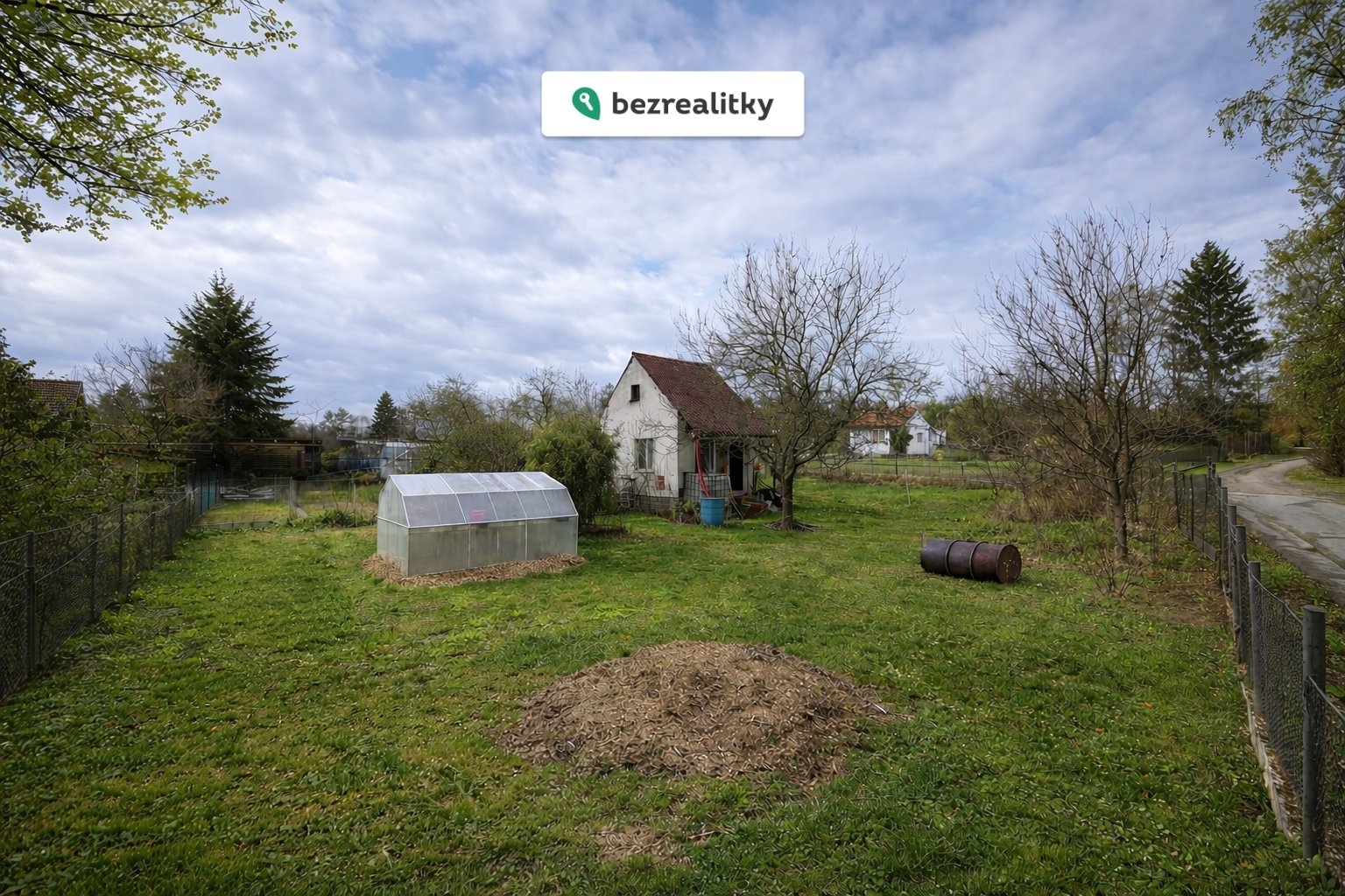 1775504478-wpdszfqtfh-vesnicky-cc-81-du-cc-8am-s-rozmanitou-zahradou