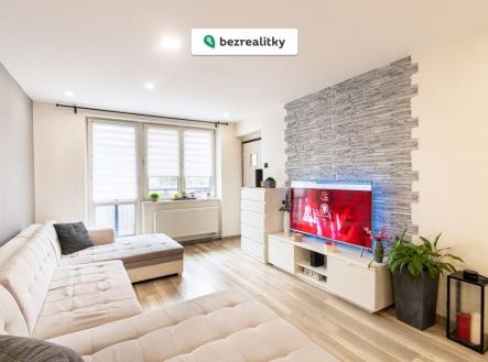 1775833352-hazlhvdeny-obyvak-ke-kuchyni-uw