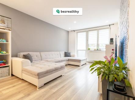 1775833348-piwfijyhzy-obyvak-od-kytky-w