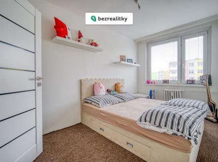 1776425648-klyqwjqmyv-josefa-c5-a0ev-c4-8d-c3-adka-11