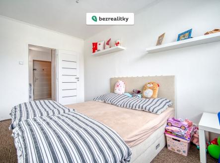 1776425702-tydoykxbab-josefa-c5-a0ev-c4-8d-c3-adka-13