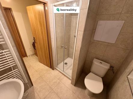 1776581167-oavtlbekwg-1000025589