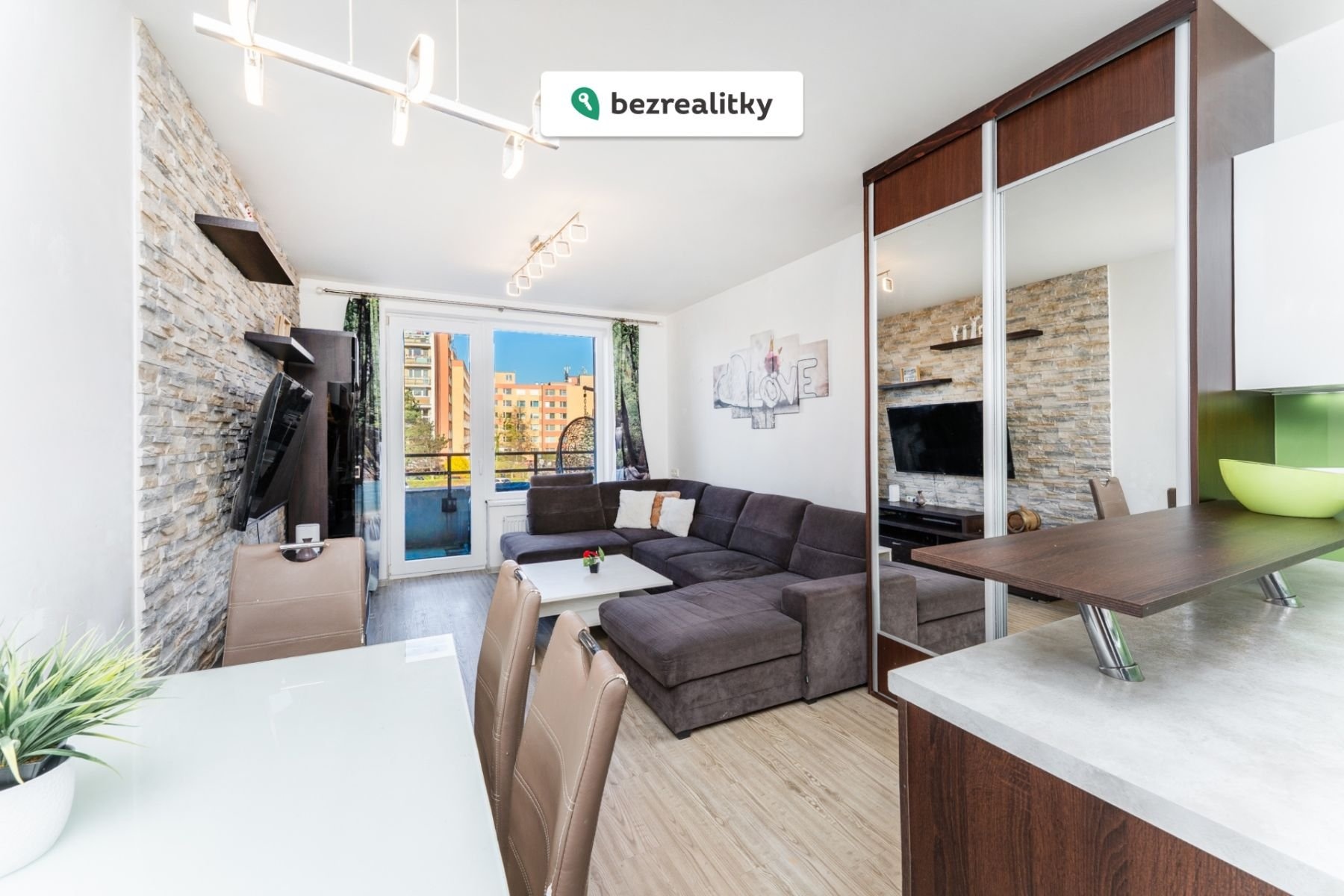 1776766398-vzvxgiohgf-1-titulka