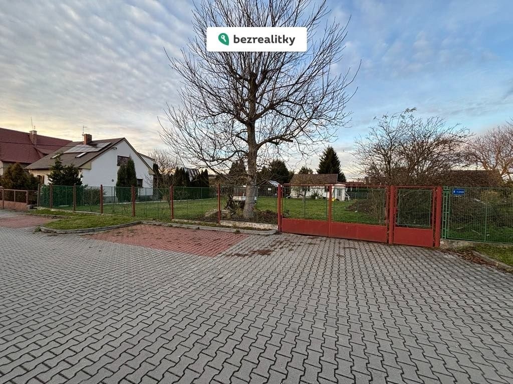 1777034661-qthfndtlbu-luhy-pohled-na-zahradu