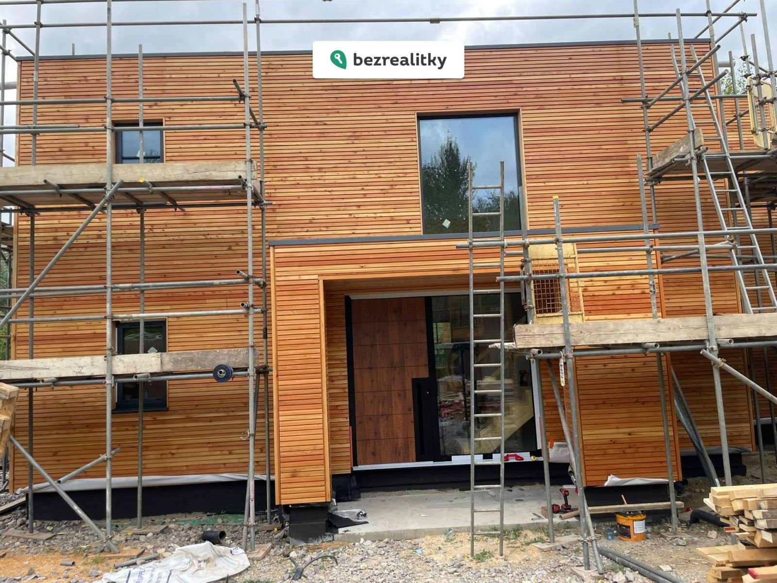 1777205452-pzljhqvfar-whatsapp-image-2026-02-16-at-19-27-01