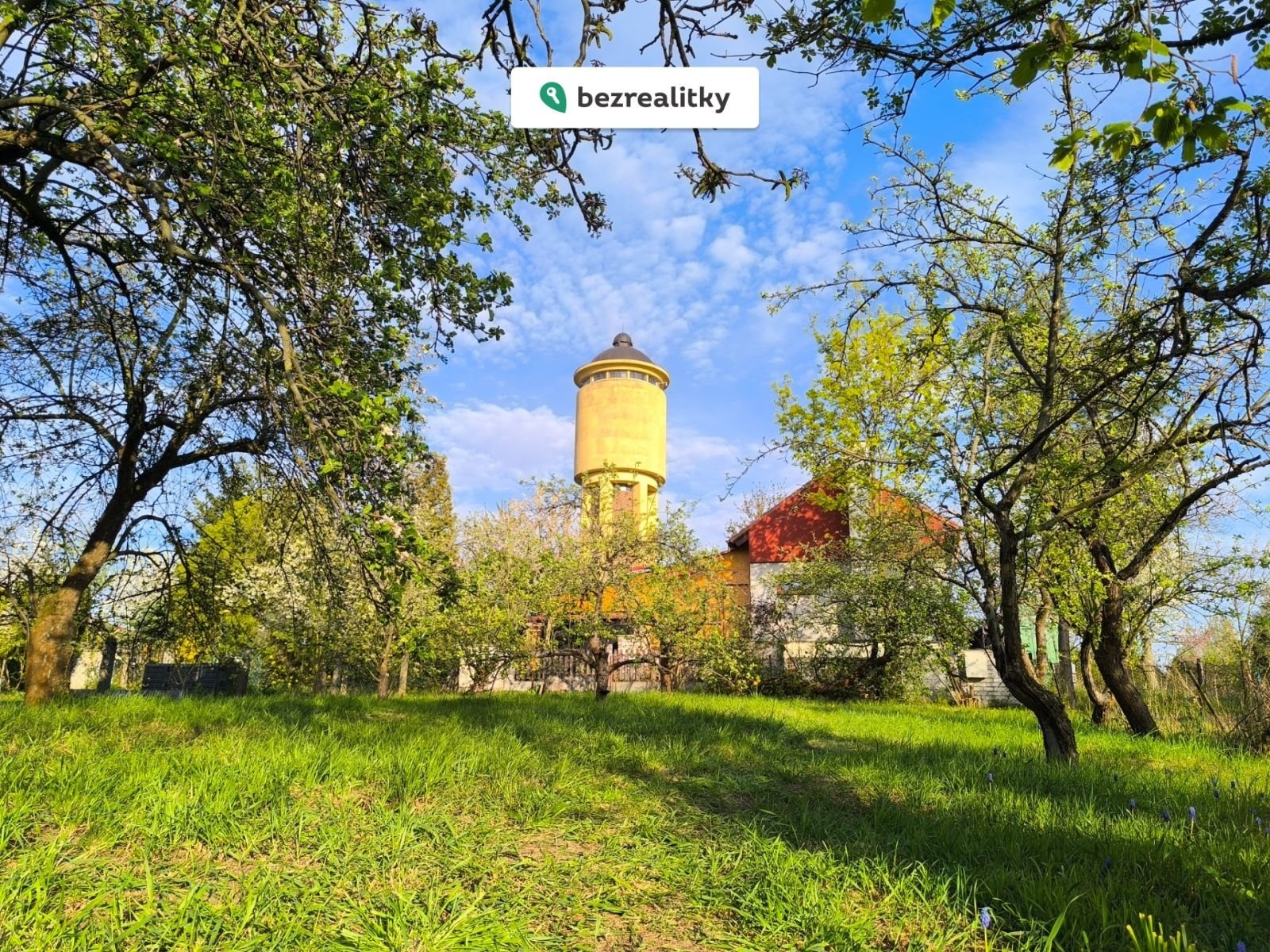 1777301622-fvzcsznafa-2-pohled-na-pozemek-os-c3-a1zen-c3-bd-jablon-c4-9bmi