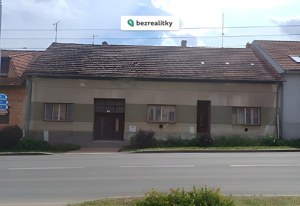 1777527556-xdpbelaumz-dum-z-ulice