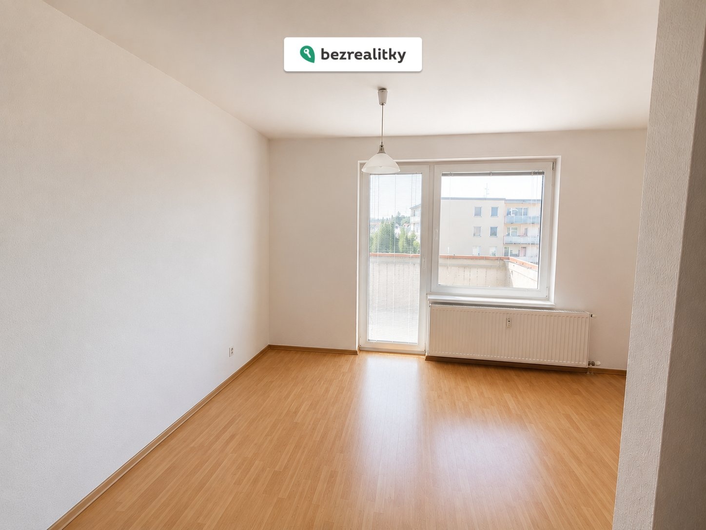 1778245338-wide-angle-interior-photo-of-an-empty-clean-apart