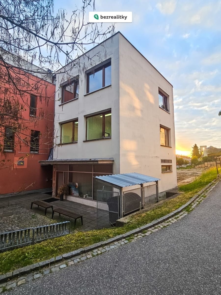 1781011123-dpnzyujsoq-image1-281-29
