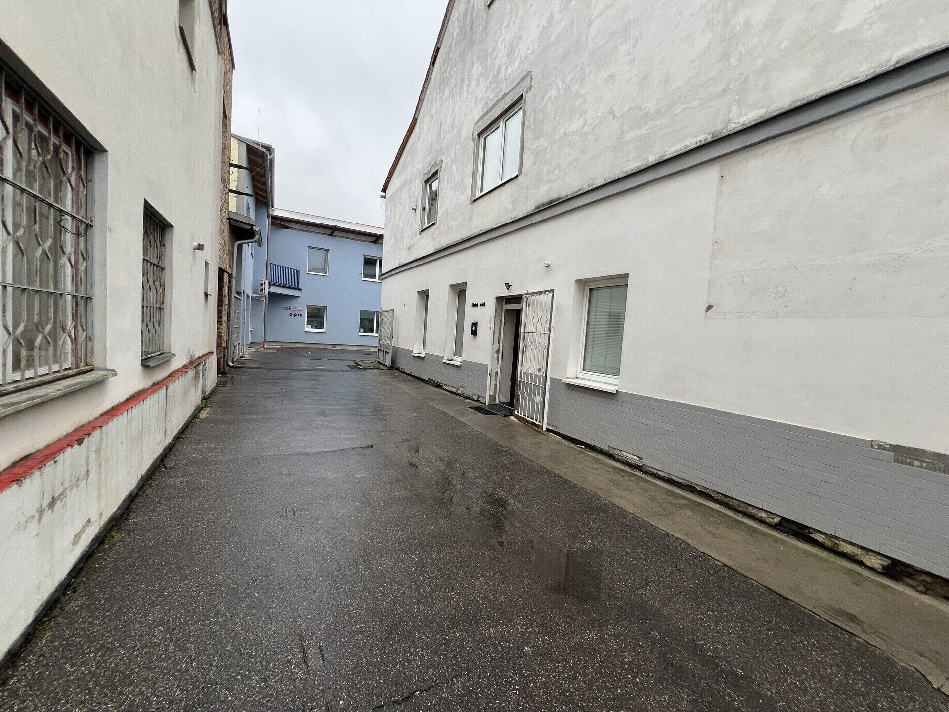 Nebytové prostory k pronájmu dispozice 199 m² s možností až 6 parkovacích míst na ul. Dukelská třída