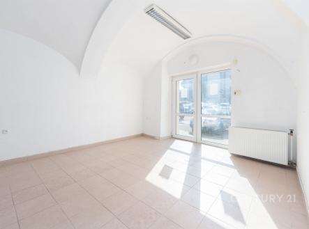 Prodej obchodní prostory, 81 m²