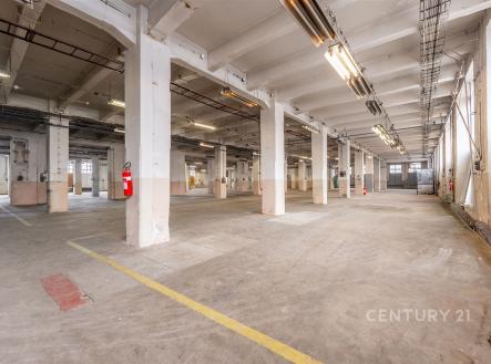 Pronájem skladovací prostor, 1 800 m²