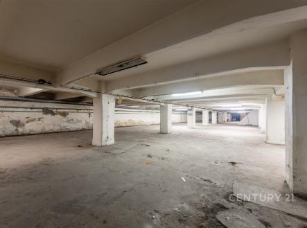 Pronájem skladovací prostor, 700 m²