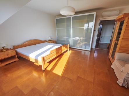 Pronájem bytu, atypický, 112 m²