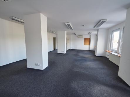 Pronájem kanceláře, 145 m²