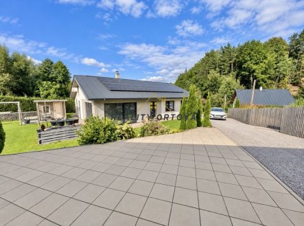 Rodinný dům s výhledem na Krkonoše, velkou zahradou a prostorem pro podnikání – Čistá u Horek**