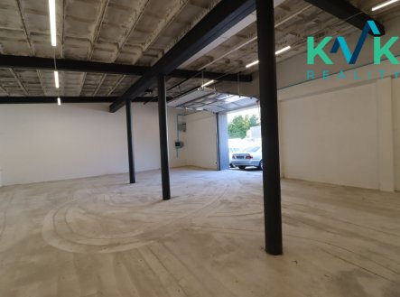Pronájem skladu, 450 m²