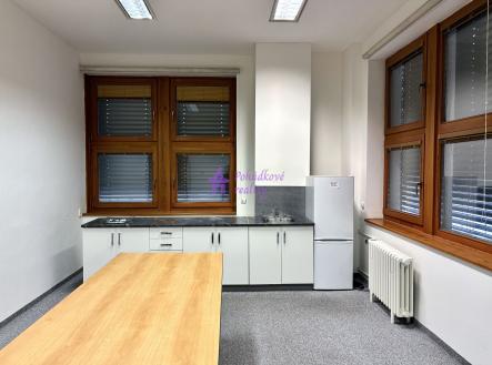 Pronájem kanceláře, 89 m²