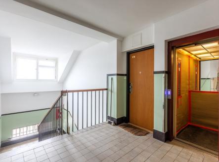 Pronájem bytu, 1+kk, 37 m²