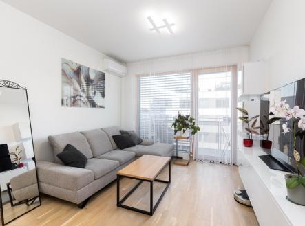 Pronájem bytu, 2+kk, 6 740 m²