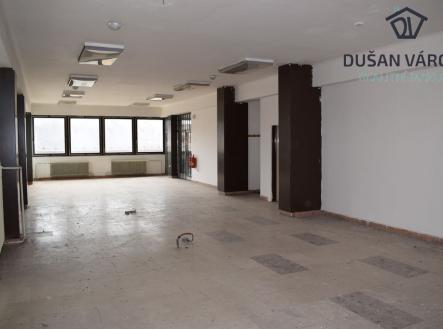 Pronájem - obchodní prostor, 300 m²