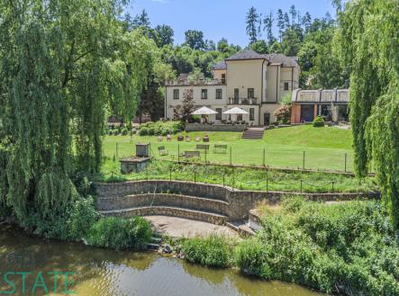 Prodej hotel, 1 430 m²