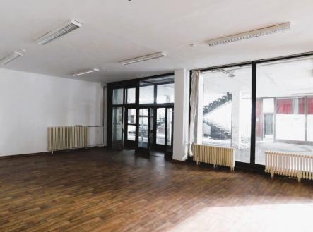 Pronájem - obchodní prostor, 232 m²