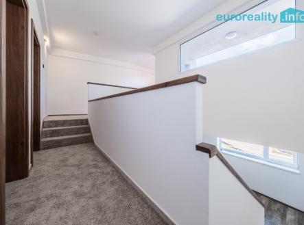 Pronájem bytu, 3+kk, 84 m²