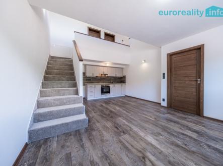 Pronájem bytu, 3+kk, 84 m²