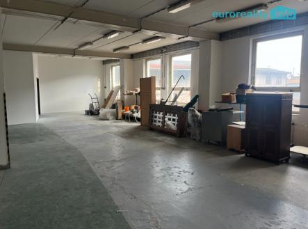 Pronájem skladovací prostor, 112 m²