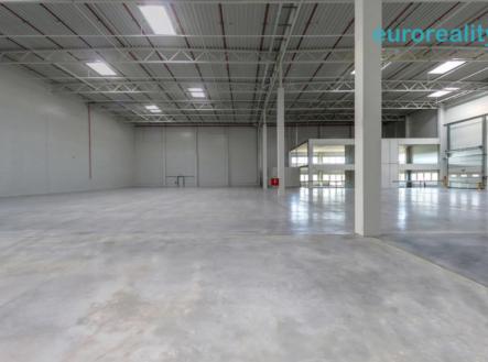 Pronájem skladovací prostor, 600 m²