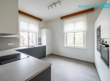 Prodej nájemního domu, 267 m²