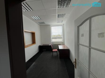 Pronájem kanceláře, 64 m²