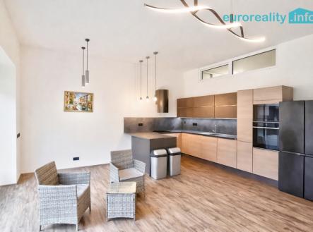 Pronájem bytu, 2+kk, 61 m²