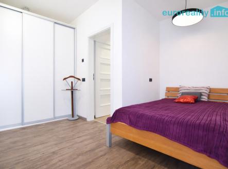 Pronájem bytu, 2+kk, 61 m²