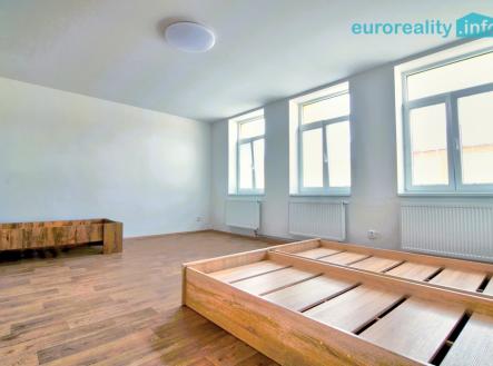 Pronájem bytu, 1+1, 62 m²