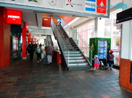 Pronájem kanceláře, 735 m²