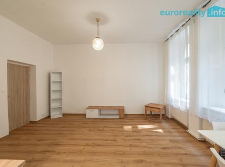 Pronájem bytu, 3+kk, 77 m²