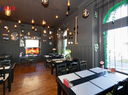 Pronájem - restaurace, 183 m²