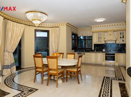 Pronájem domu/vily, 450 m²