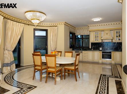 Pronájem domu/vily, 450 m²