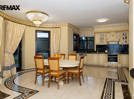 Pronájem domu/vily, 450 m²